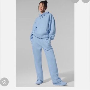 ALO Yoga seashell blue sweatsuit